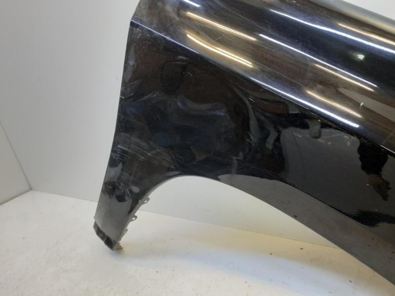 Крыло переднее правое