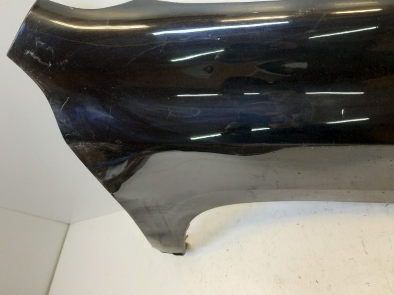 Крыло переднее правое