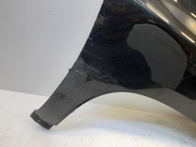 Крыло переднее правое