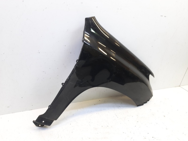 Крыло переднее правое