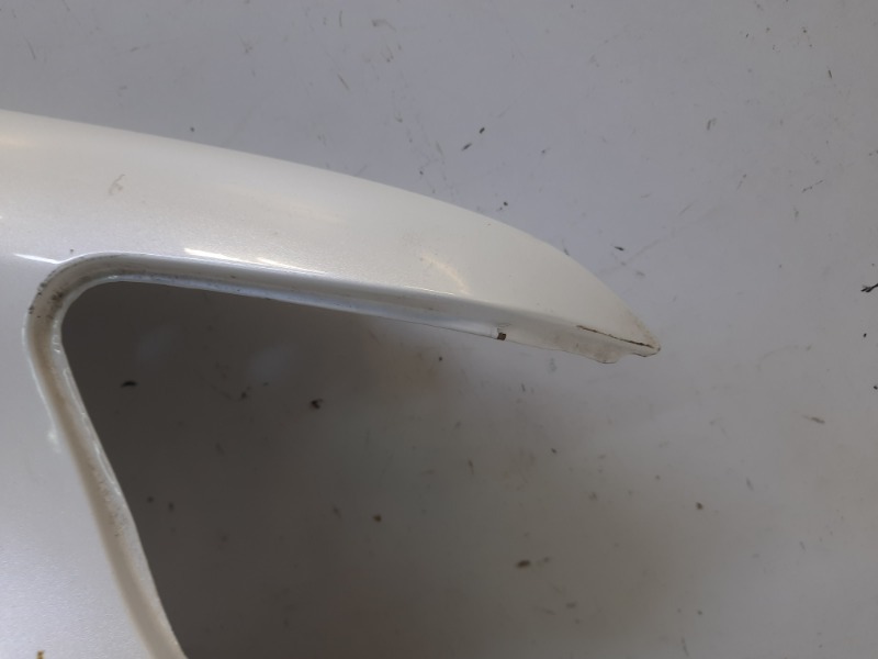 Крыло переднее правое