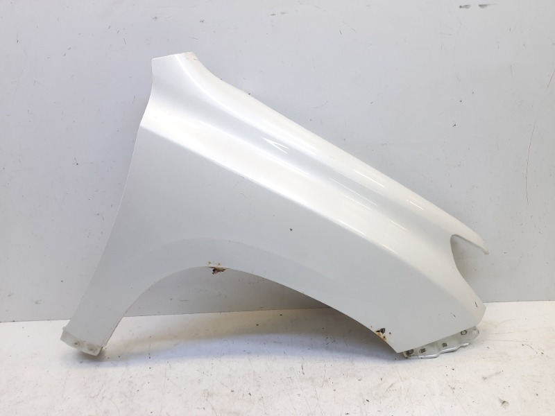 Крыло переднее правое