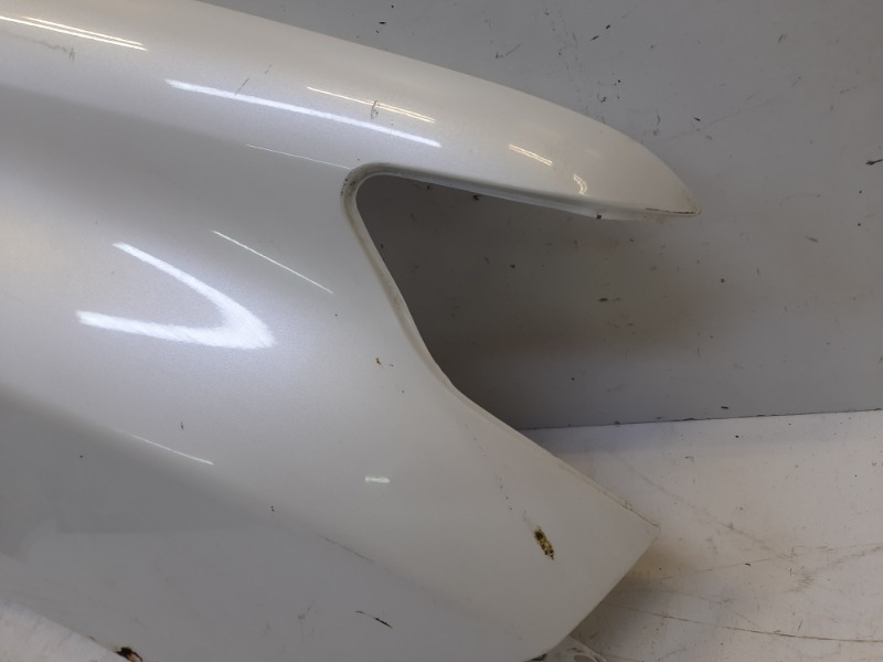 Крыло переднее правое