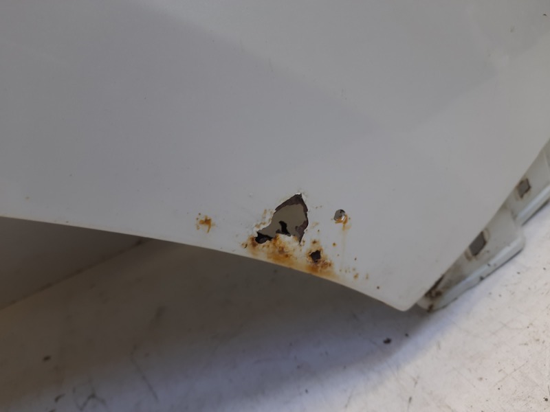 Крыло переднее правое