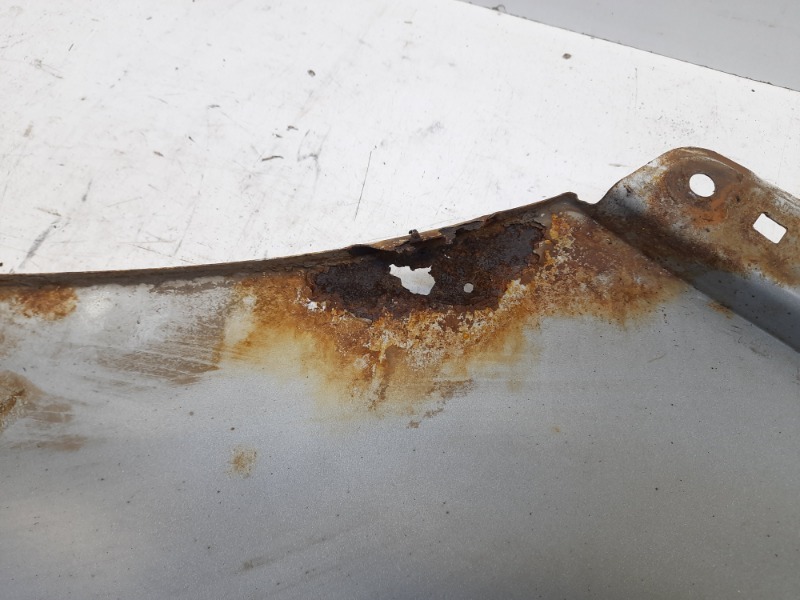 Крыло переднее правое