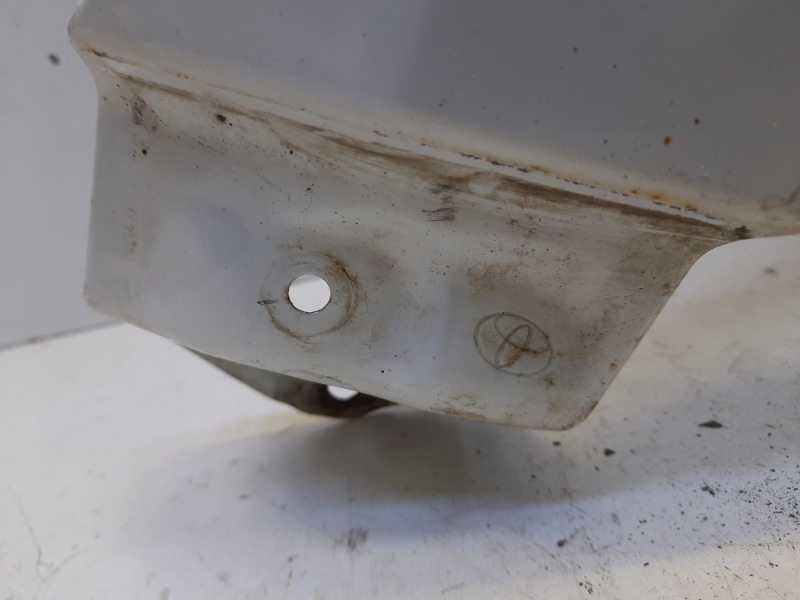 Крыло переднее правое