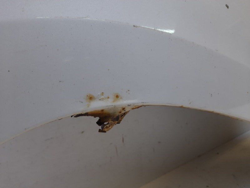 Крыло переднее правое