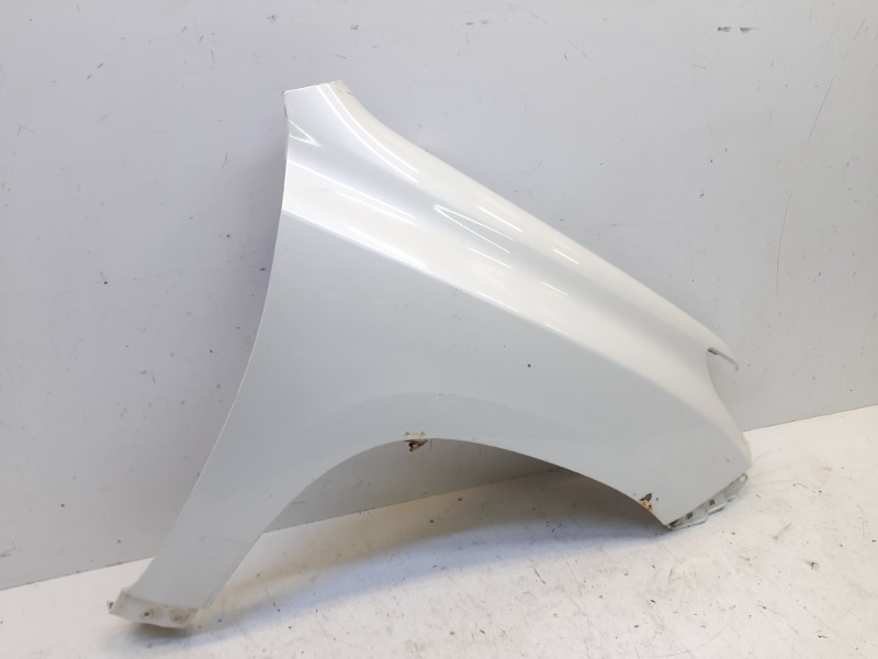 Крыло переднее правое