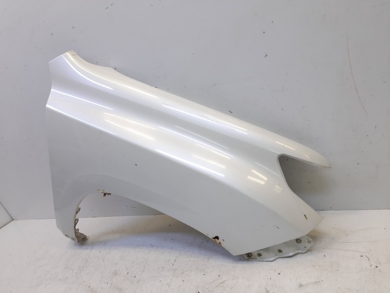 Крыло переднее правое