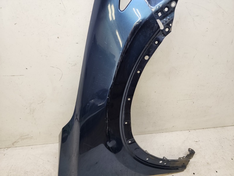 Крыло переднее правое