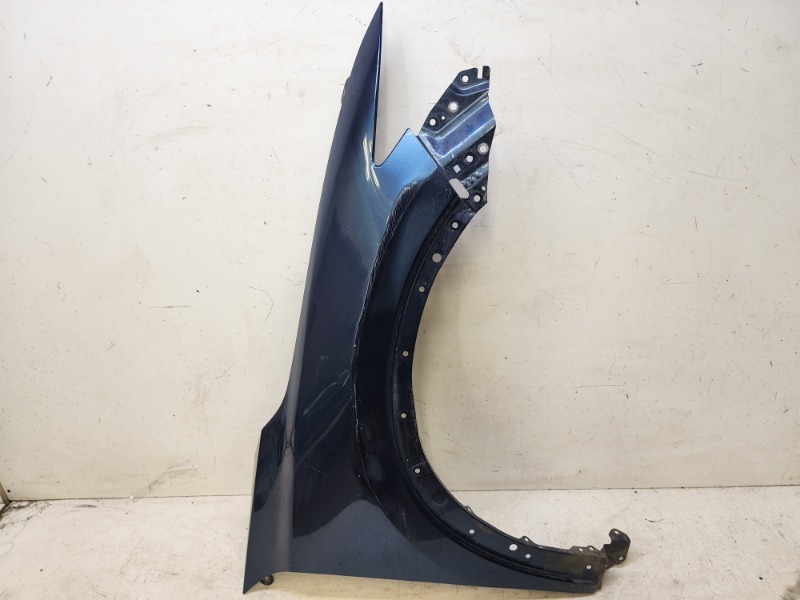 Крыло переднее правое