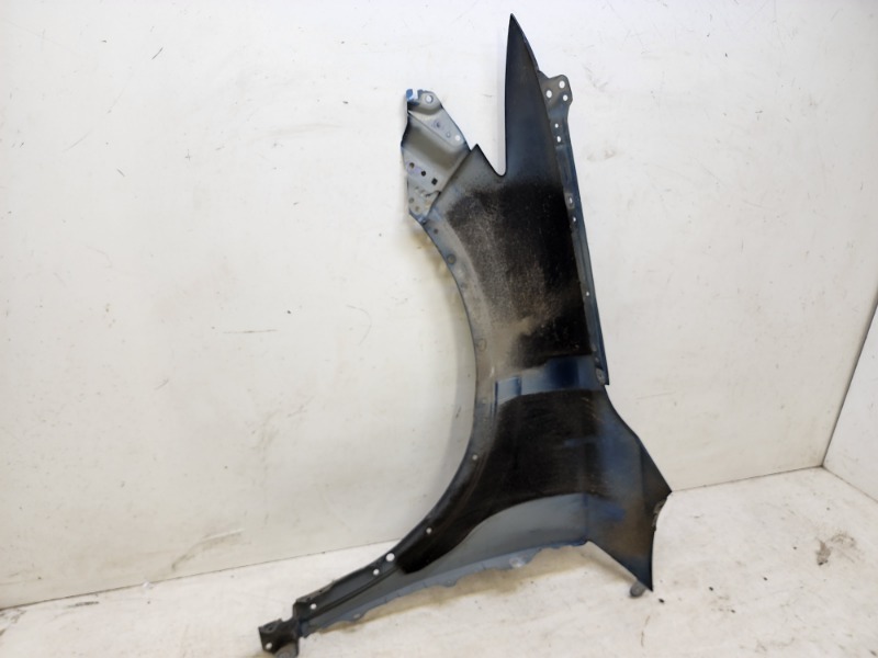 Крыло переднее правое