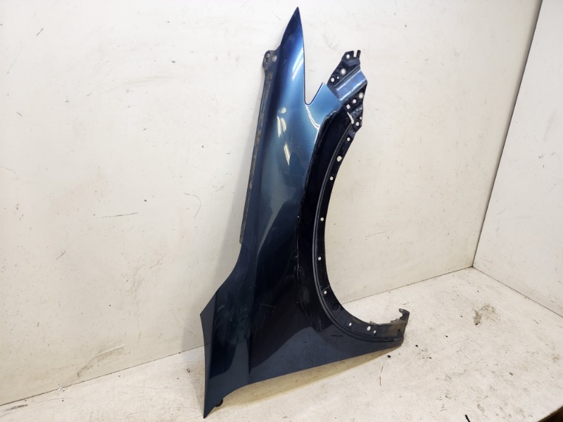 Крыло переднее правое