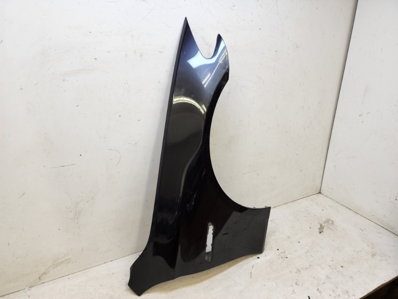 Крыло переднее правое