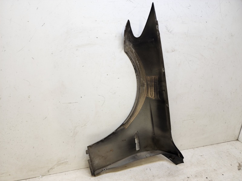 Крыло переднее правое