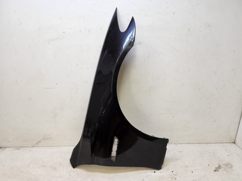 Крыло переднее правое