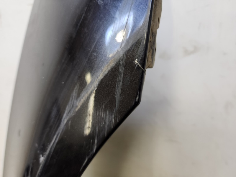 Крыло переднее правое