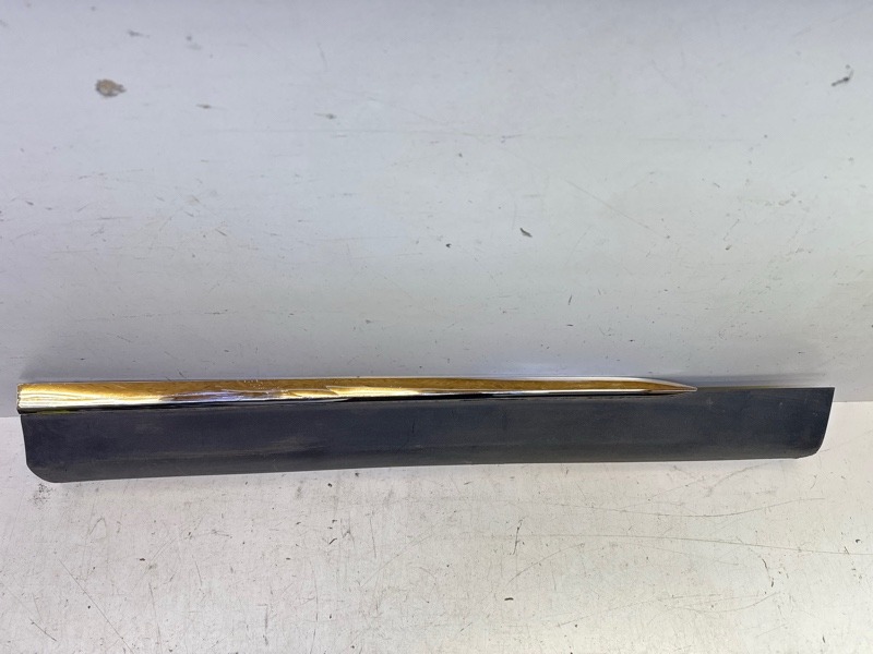 Накладка двери передней правой