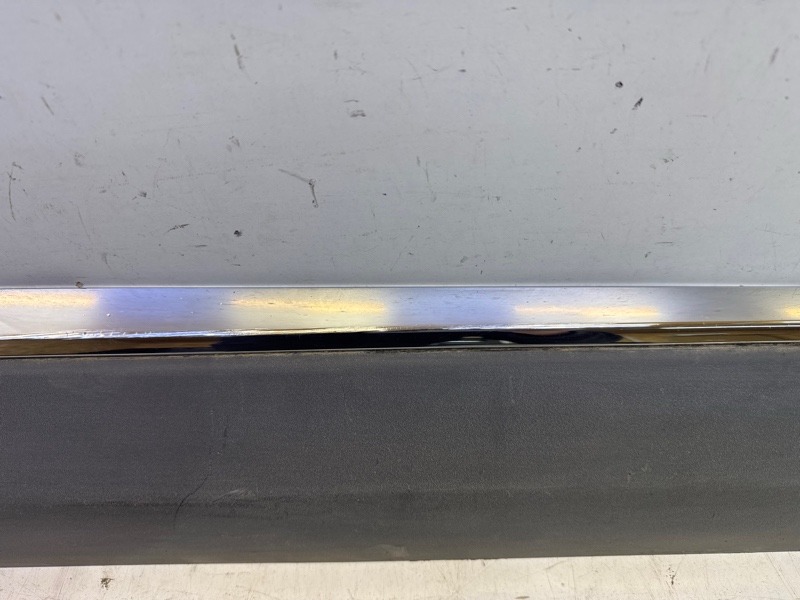 Накладка двери передней правой