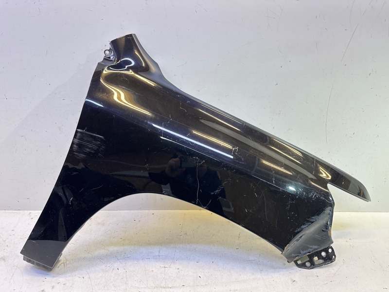 Крыло переднее правое