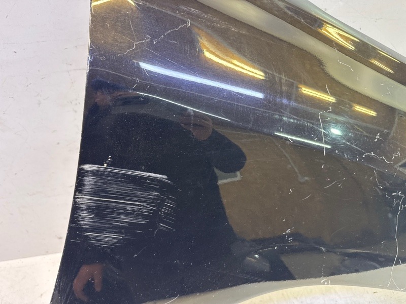 Крыло переднее правое