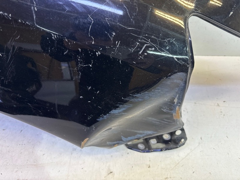 Крыло переднее правое