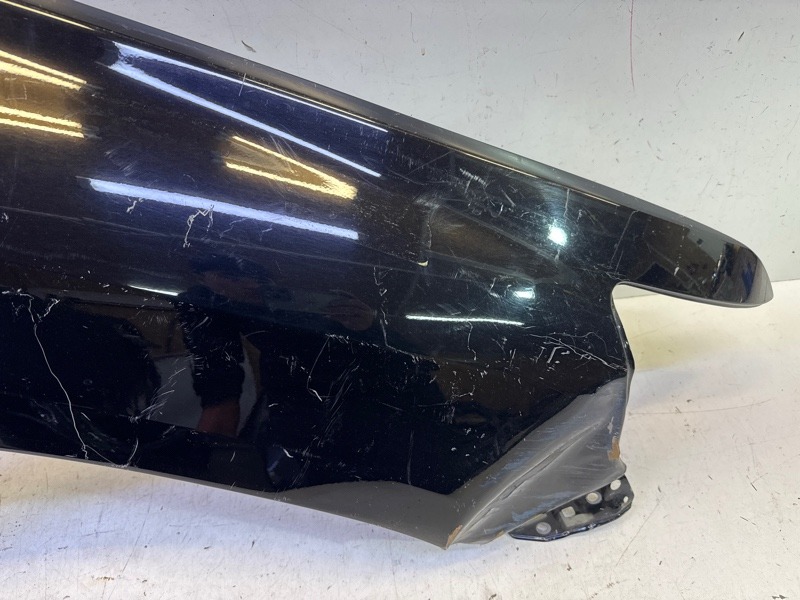 Крыло переднее правое