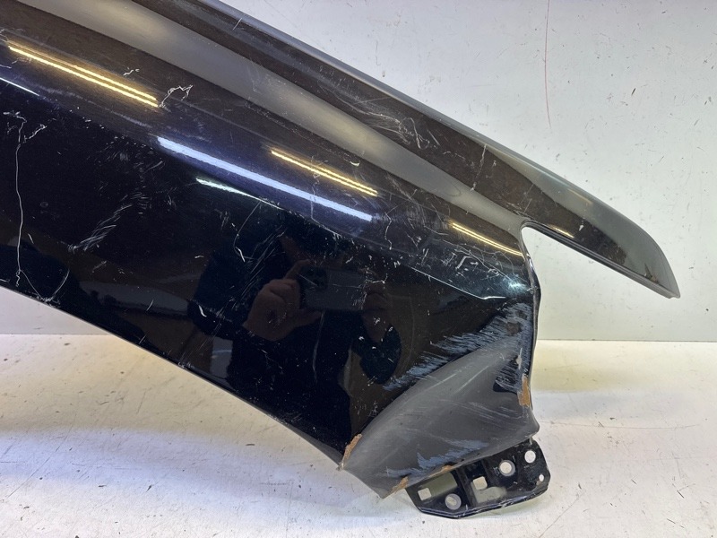 Крыло переднее правое