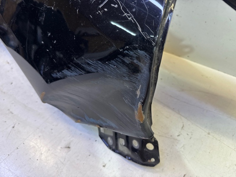 Крыло переднее правое