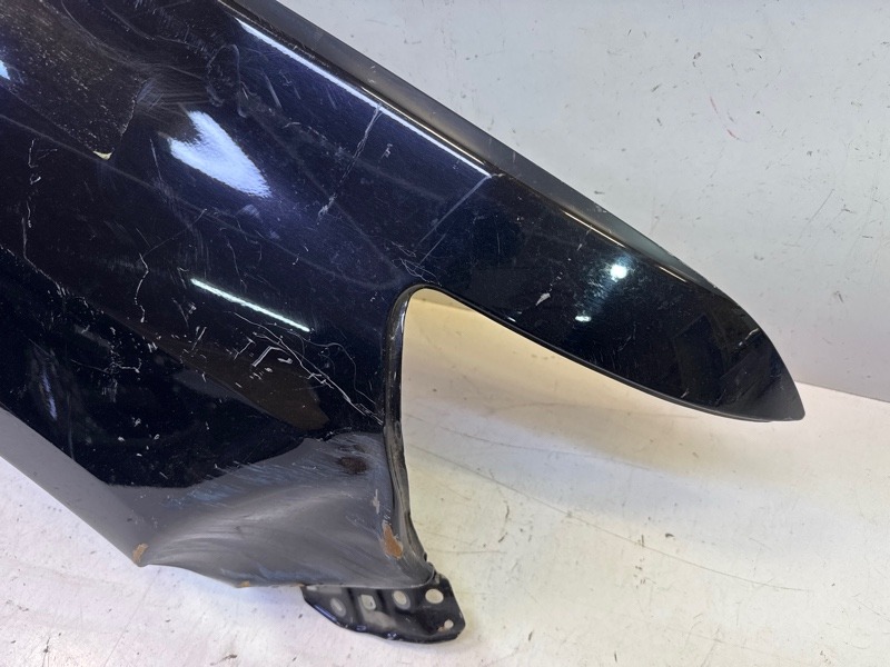 Крыло переднее правое