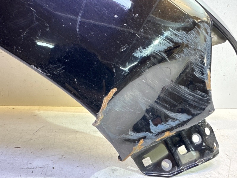 Крыло переднее правое