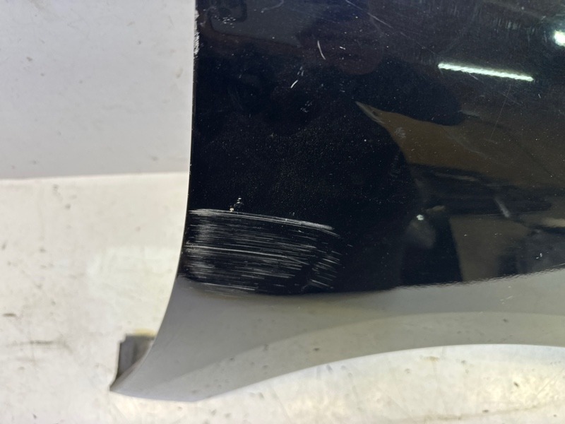 Крыло переднее правое