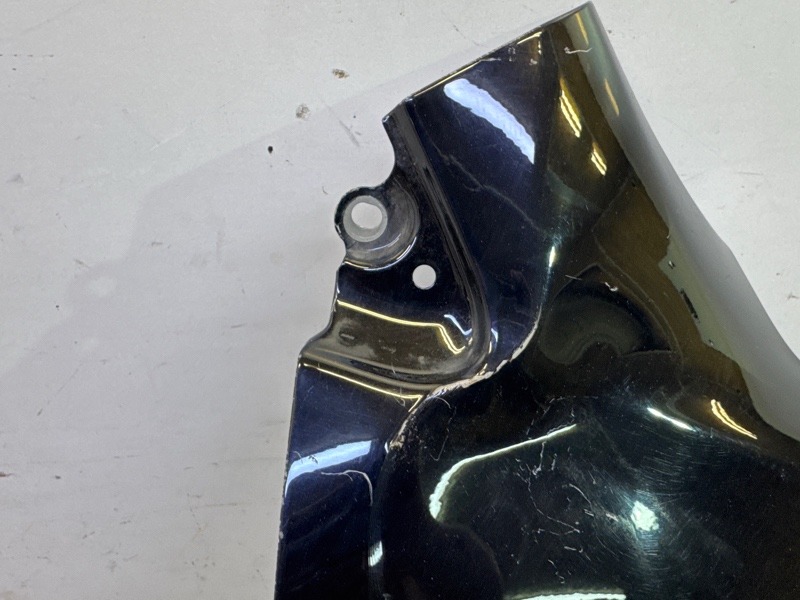 Крыло переднее правое