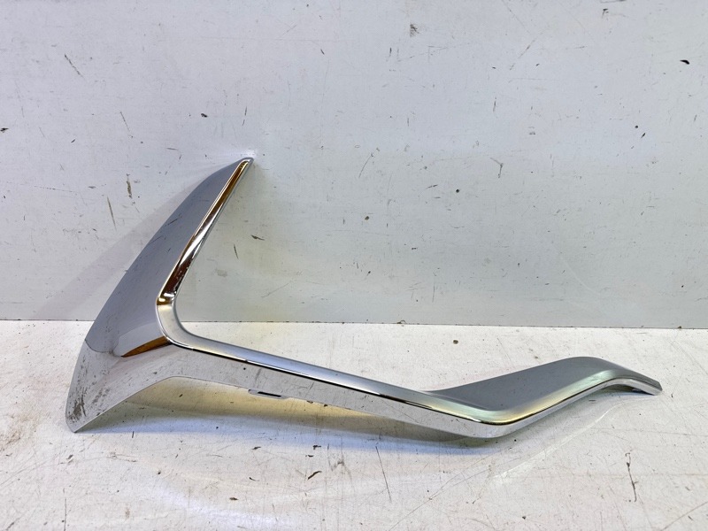 Молдинг переднего бампера правый