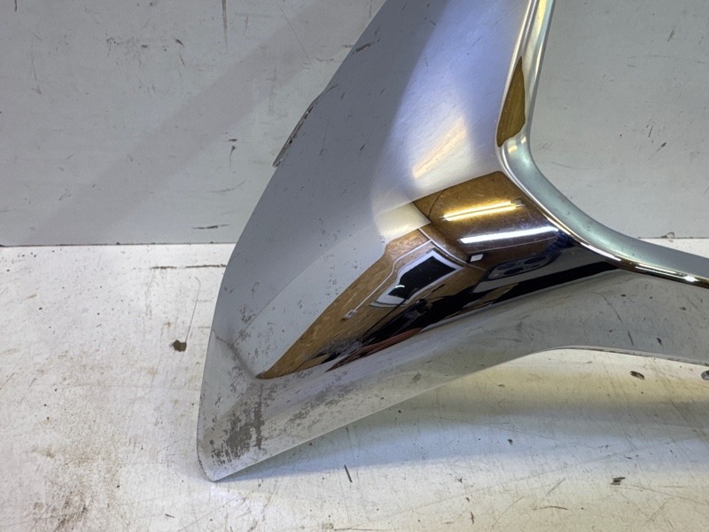 Молдинг переднего бампера правый