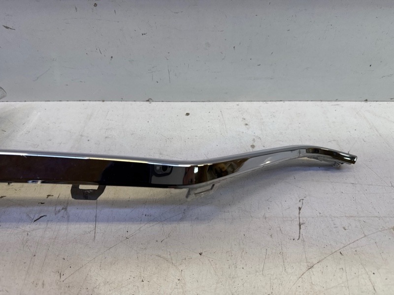 Молдинг переднего бампера правый