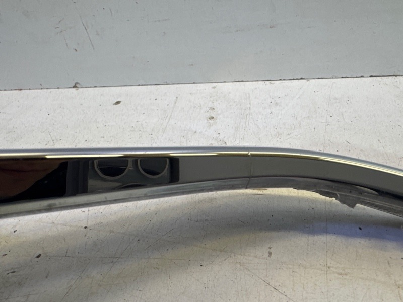 Молдинг переднего бампера правый