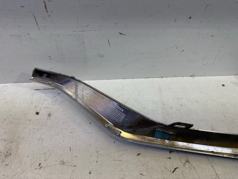 Молдинг переднего бампера правый