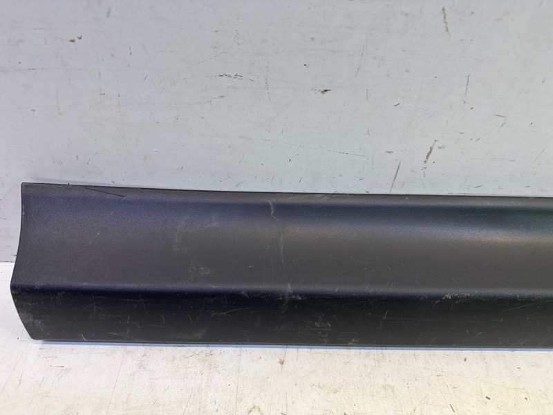 Накладка двери передней левой