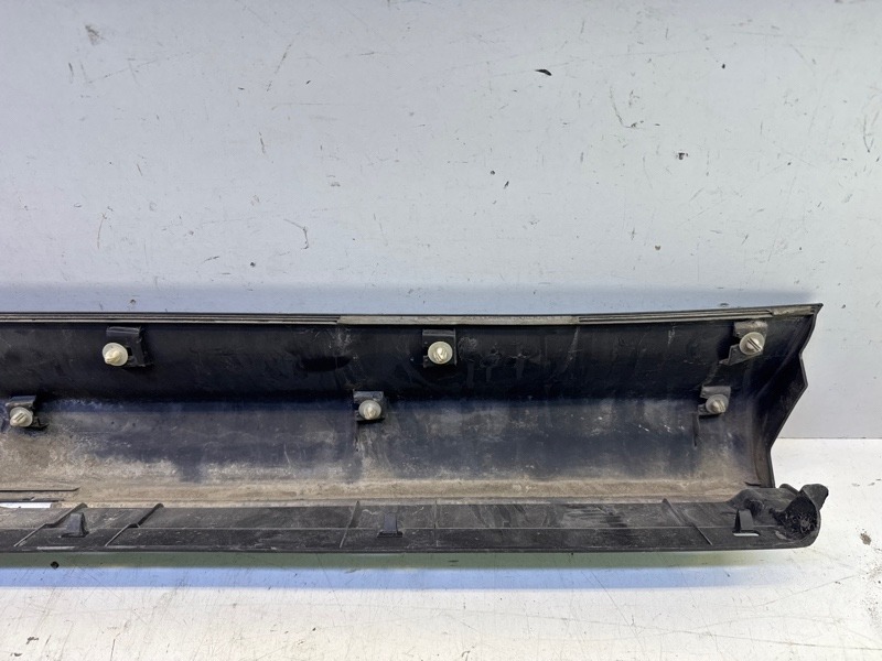 Накладка двери передней левой