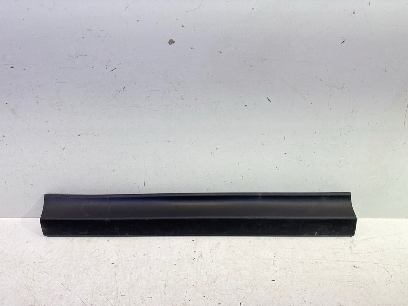 Накладка двери передней левой