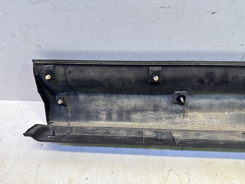 Накладка двери передней левой