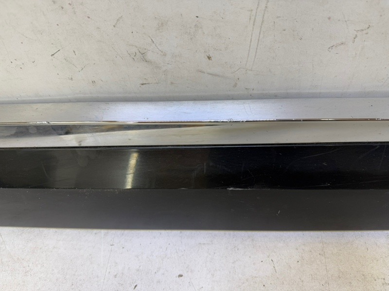 Накладка двери передней правой