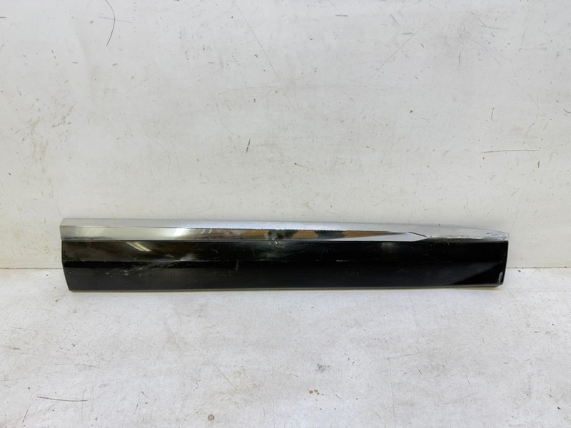 Накладка двери передней правой