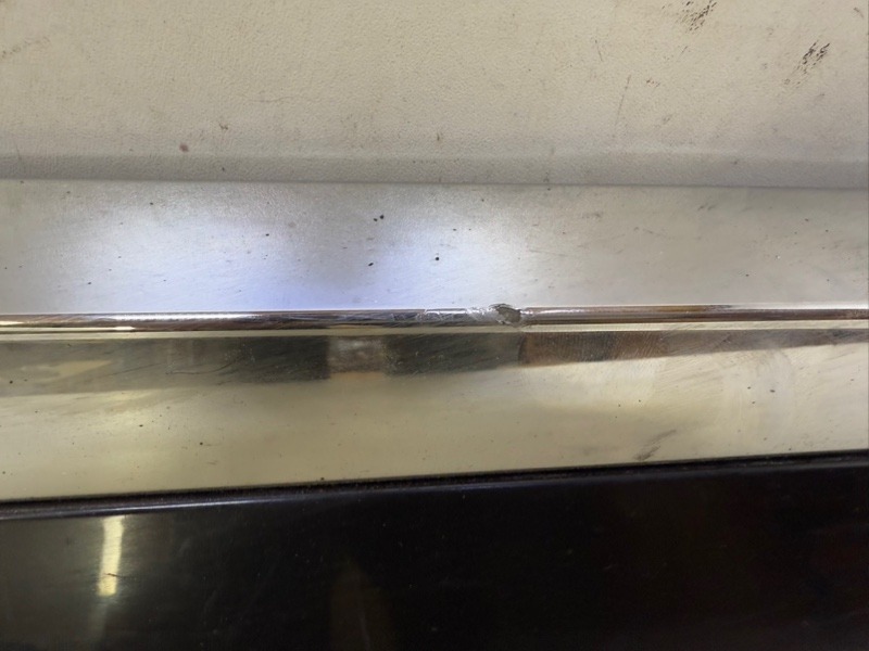 Накладка двери передней правой