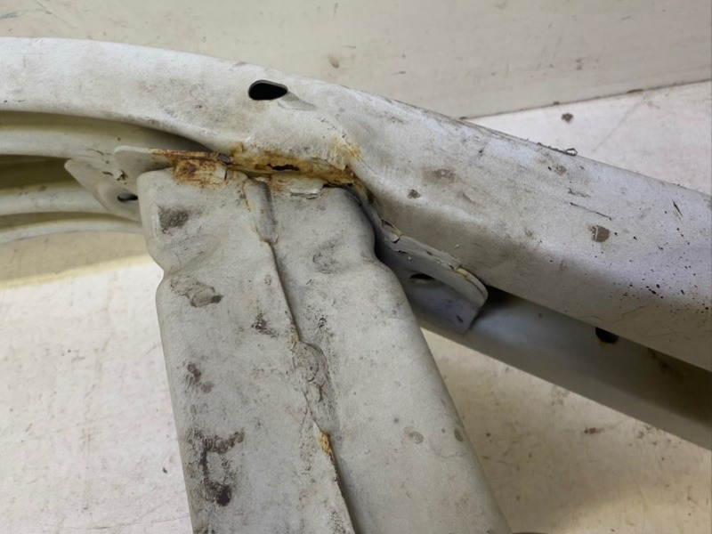 Усилитель переднего бампера