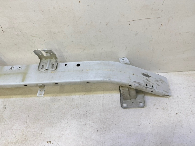 Усилитель переднего бампера