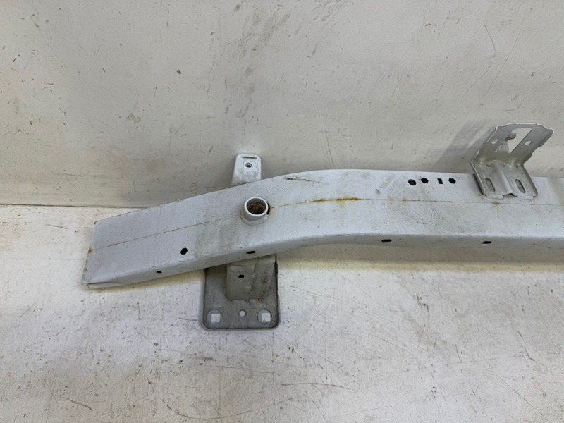 Усилитель переднего бампера