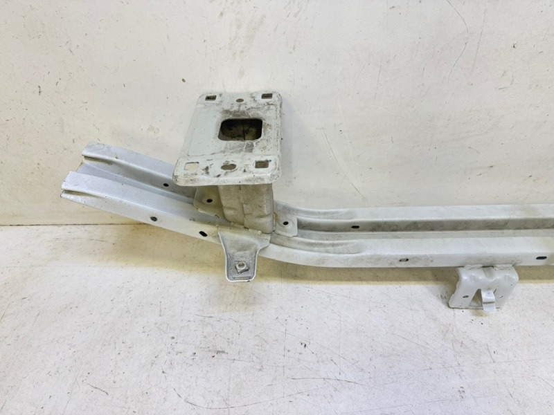 Усилитель переднего бампера