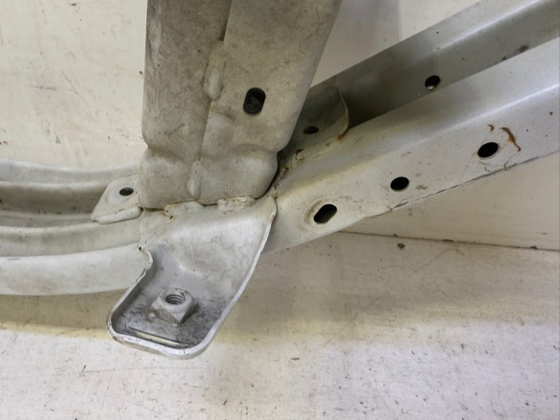 Усилитель переднего бампера